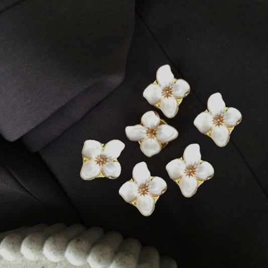The White Bloom Button set - Set of 6