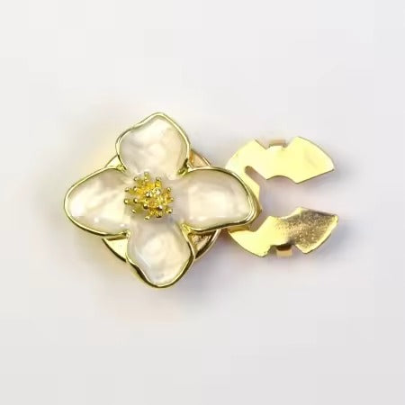The White Bloom Button set - Set of 6